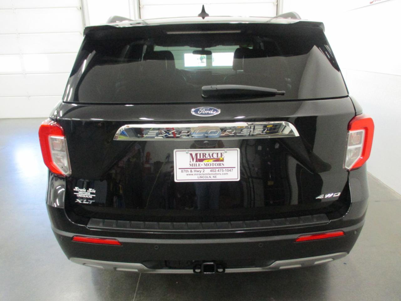 Used 2023 Ford Explorer XLT w/ Equipment Group 202A image 5