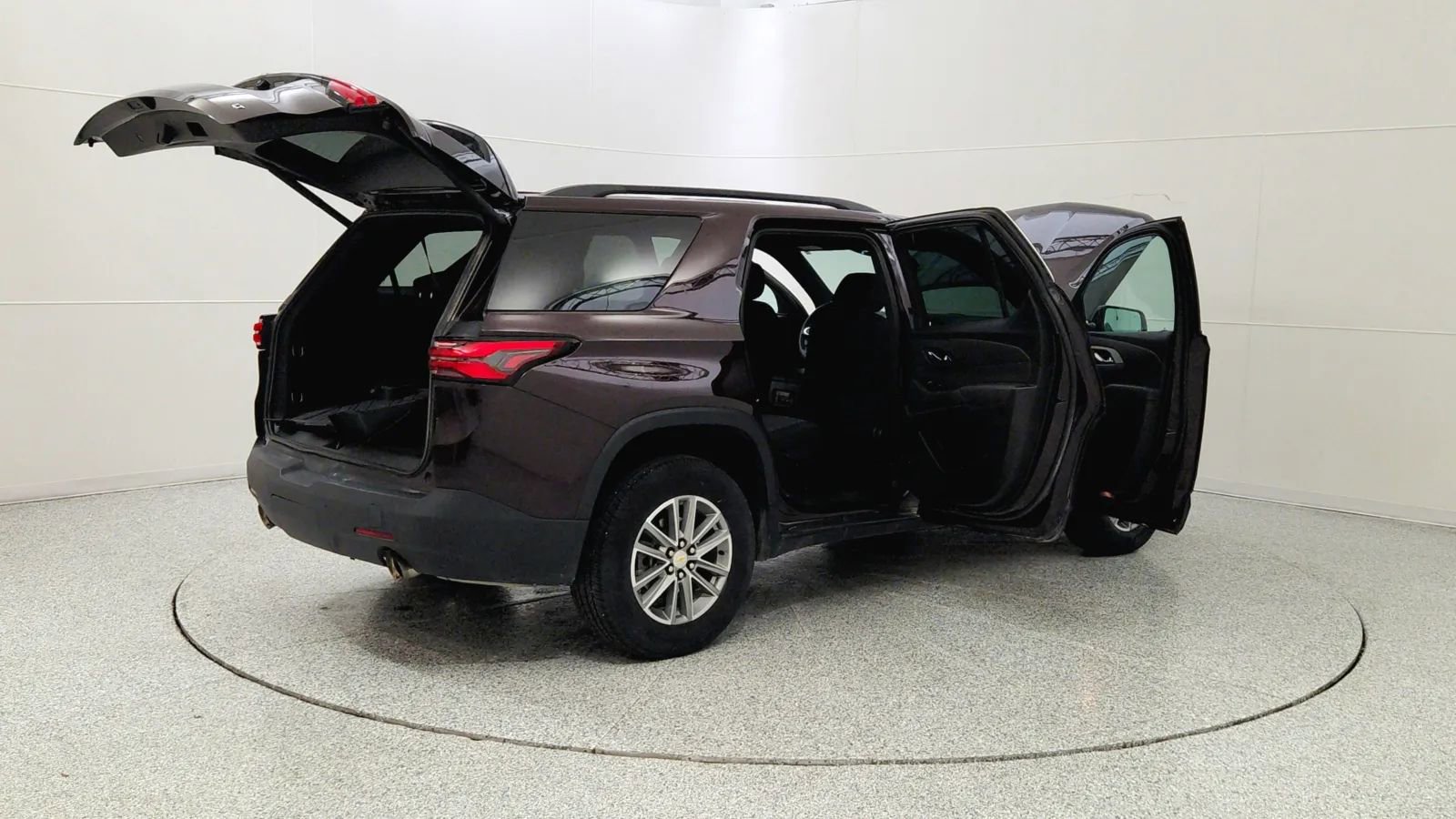 Used 2023 Chevrolet Traverse LT image 12