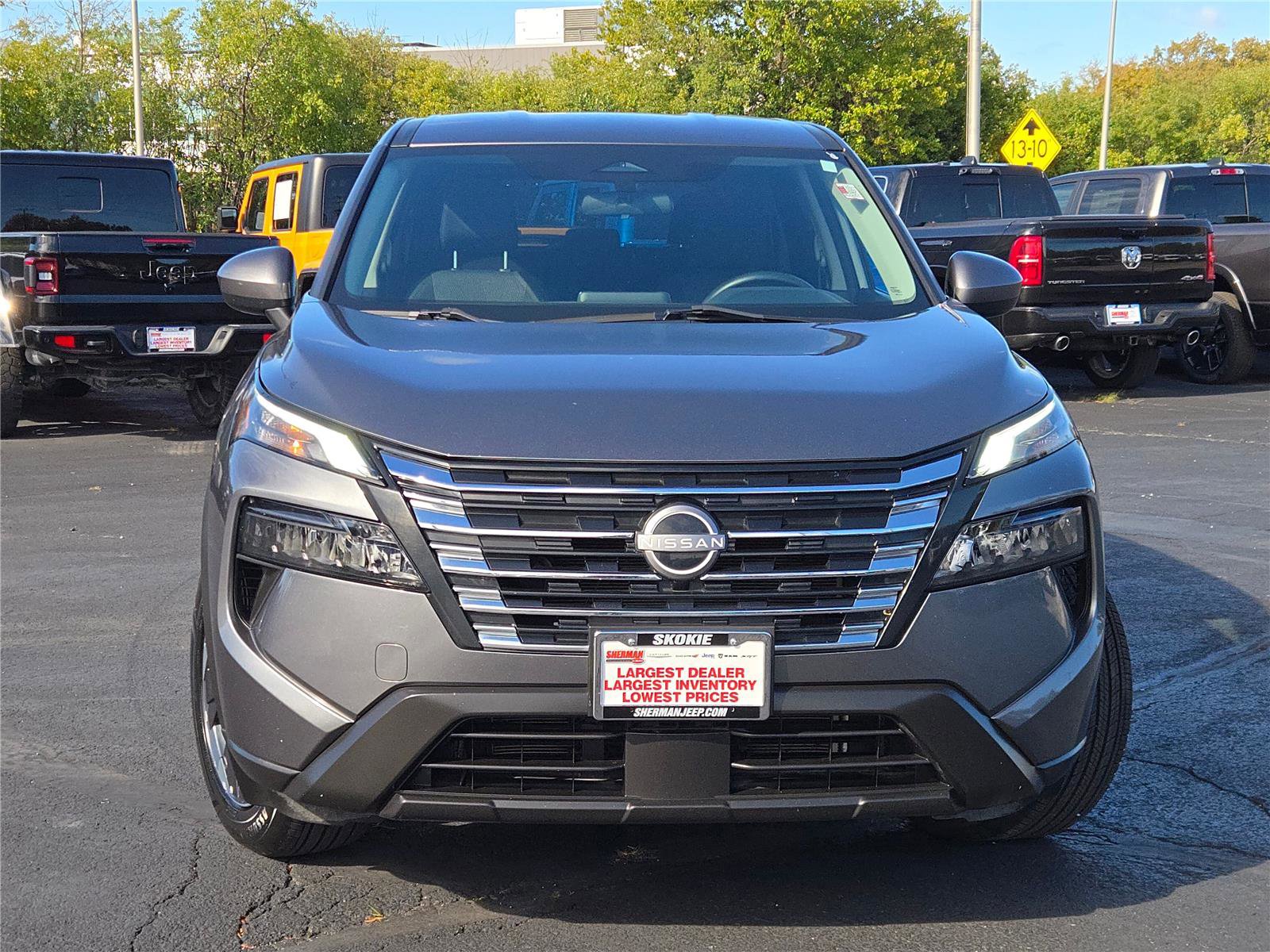 Used 2024 Nissan Rogue SV image 4