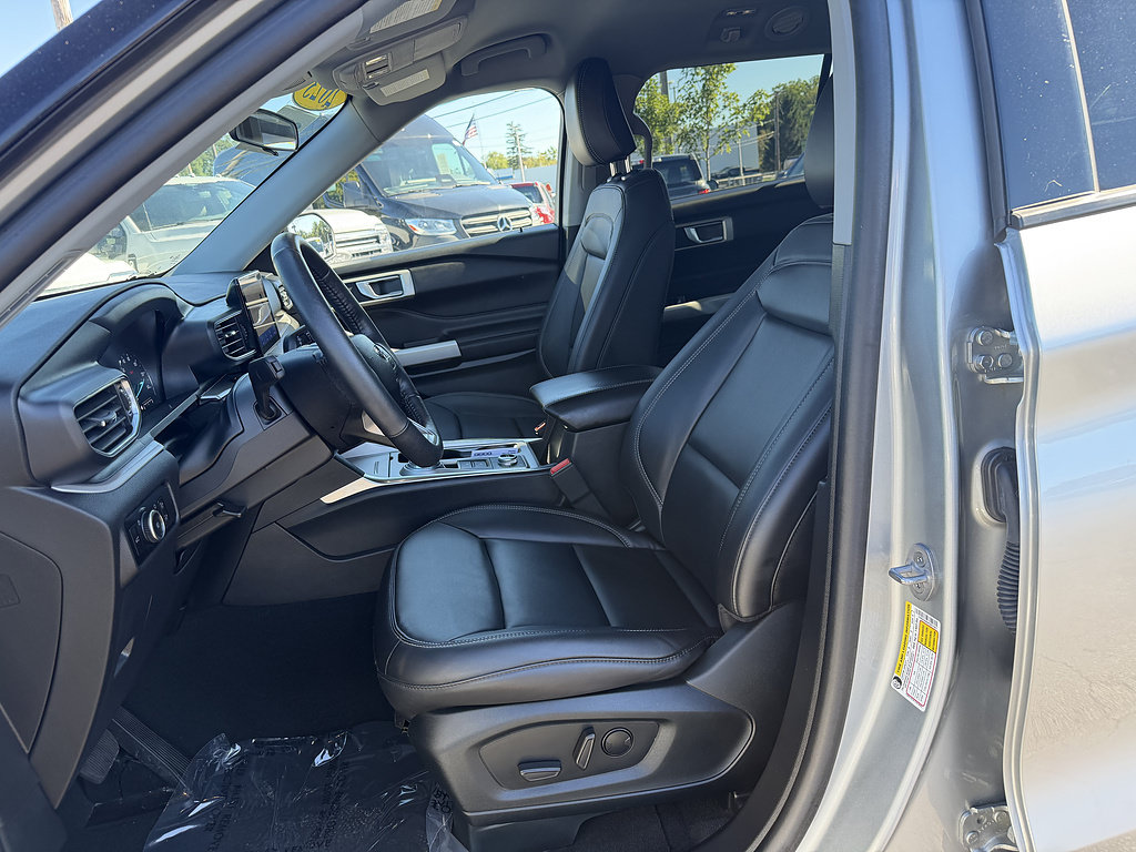 Used 2023 Ford Explorer XLT w/ Equipment Group 202A AWD/4WD image 12