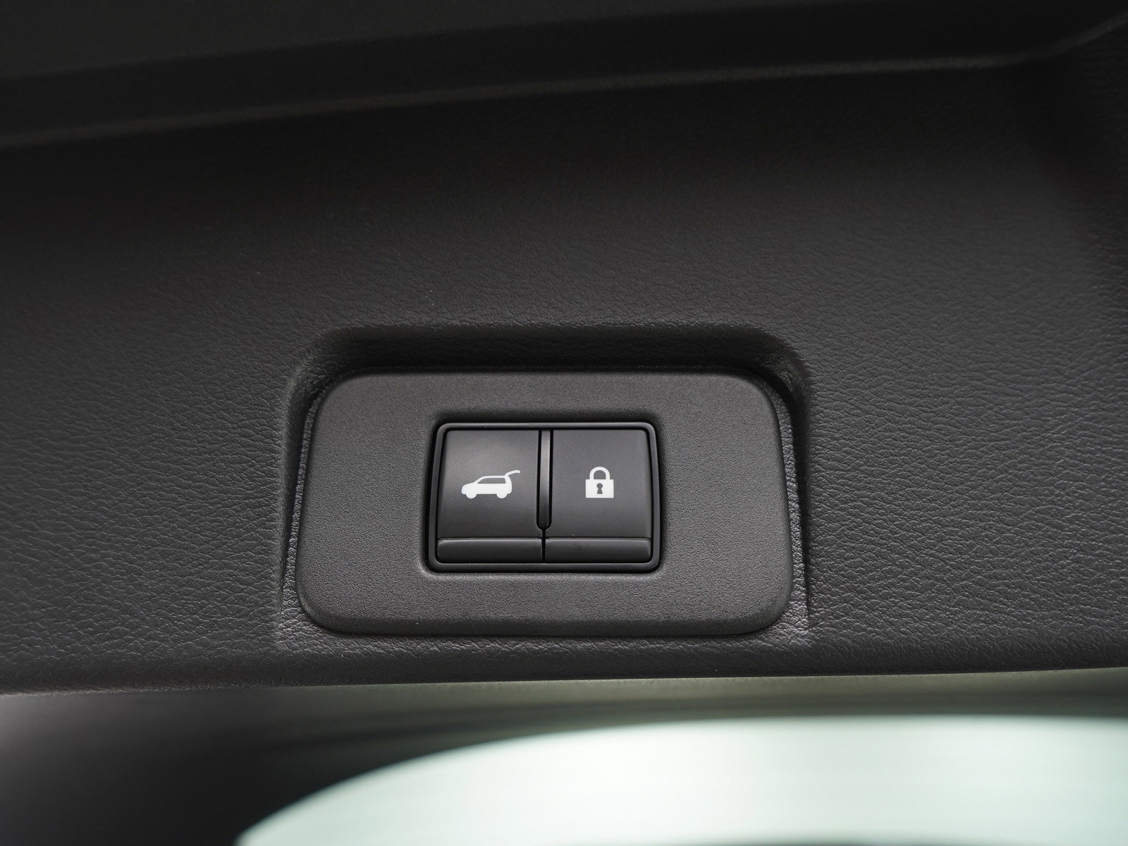 Used 2022 Nissan Rogue SV w/ SV Premium Package image 11