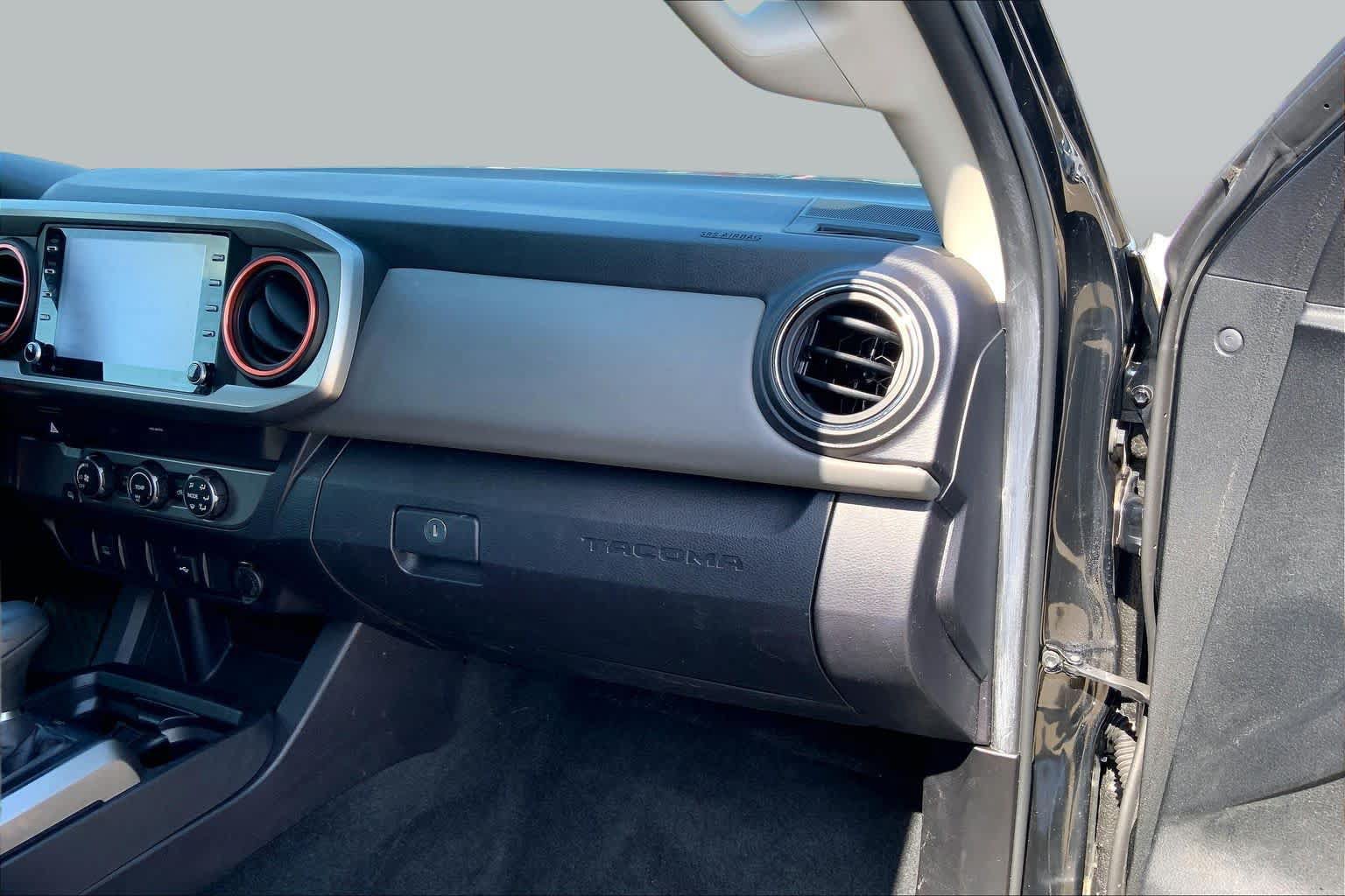 Used 2021 Toyota Tacoma SR5 w/ SR5 Appearance Package (SM) RWD image 18