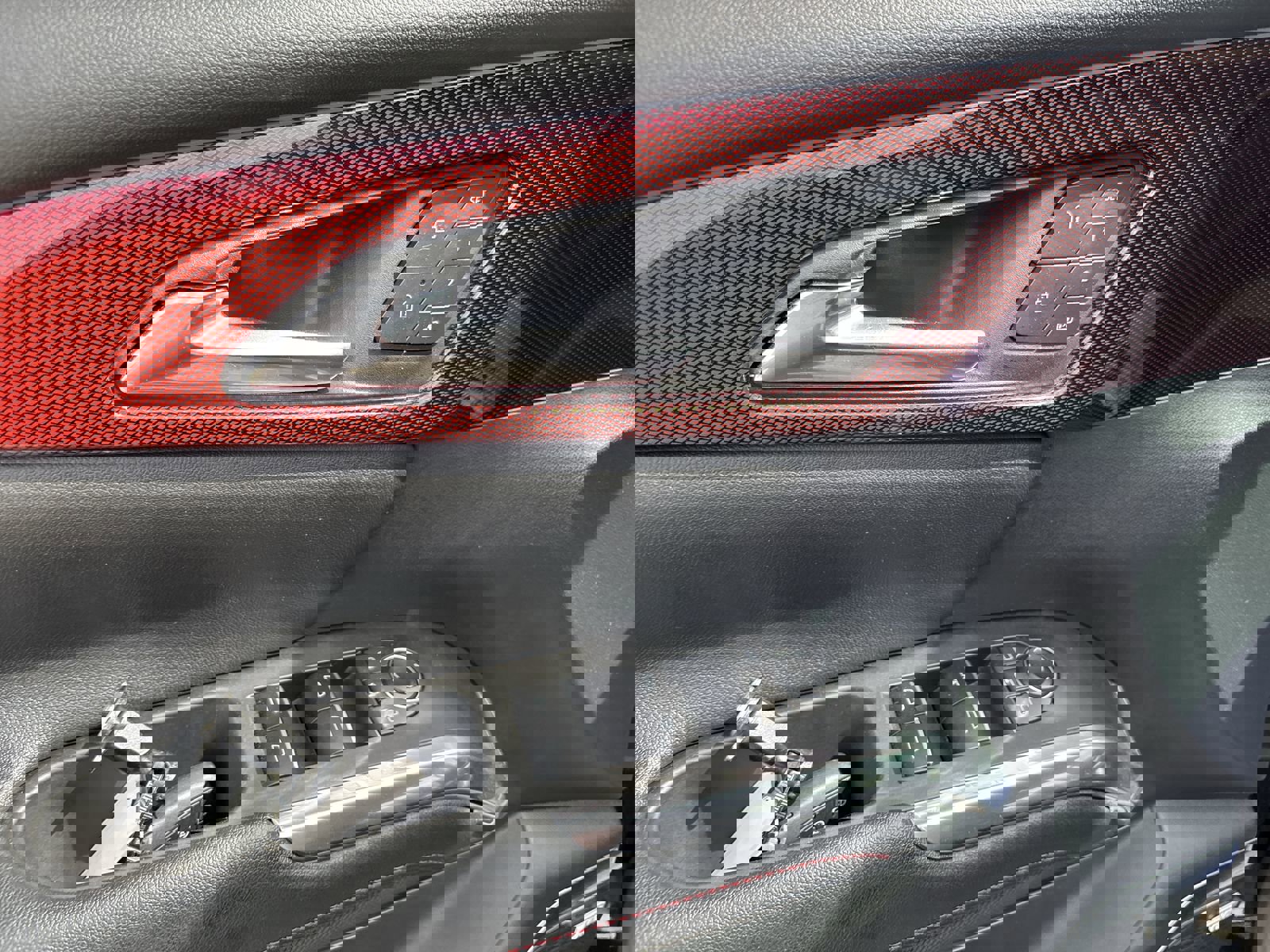 Used 2024 Chevrolet Traverse RS image 16