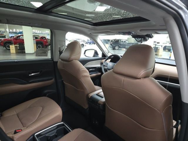 New 2026 Toyota Grand Highlander Platinum image 11