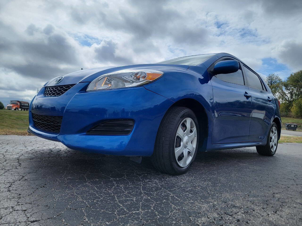 Used 2010 Toyota Matrix image 2