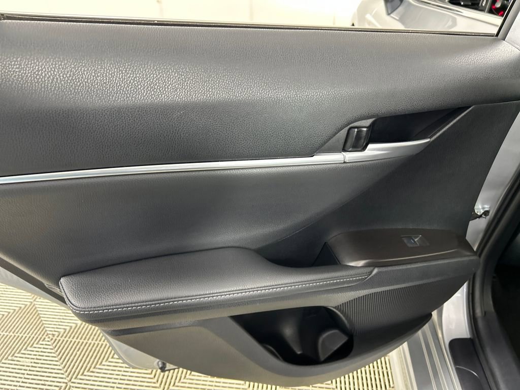 Used 2024 Toyota Camry XSE FWD image 16