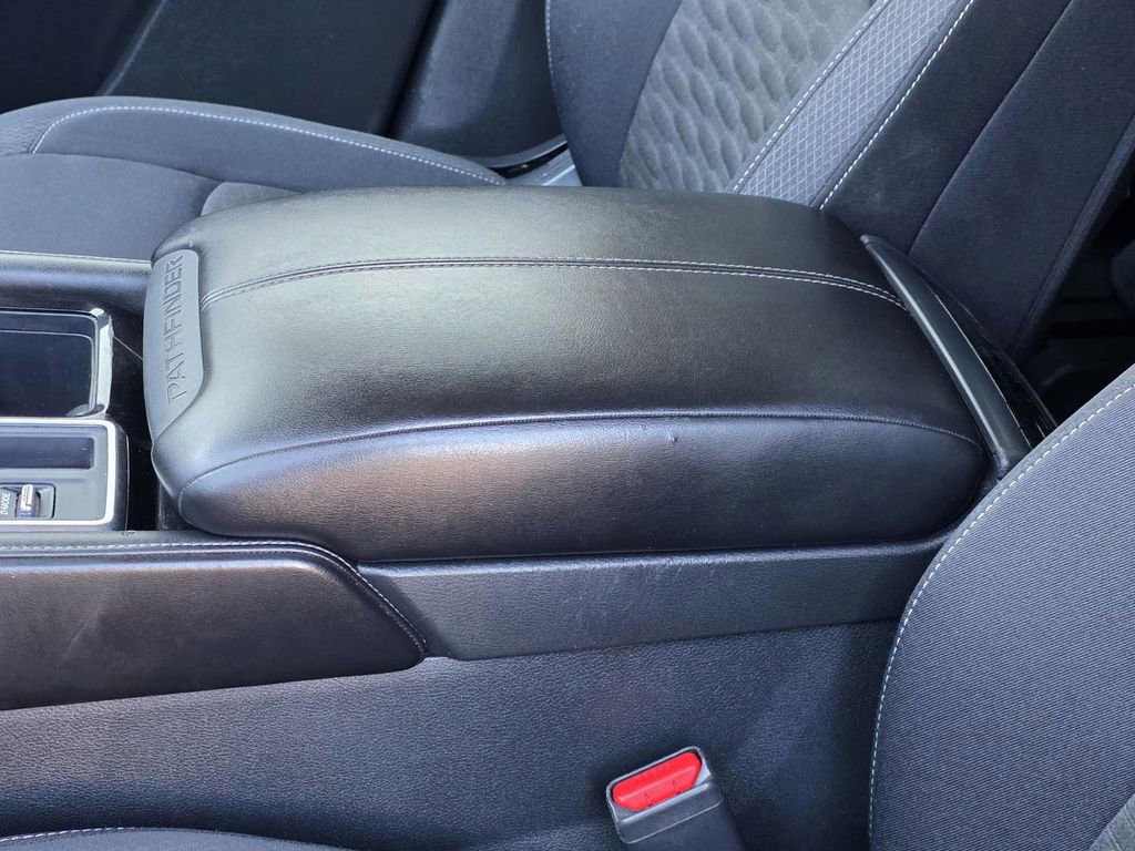 Used 2024 Nissan Pathfinder SV image 8