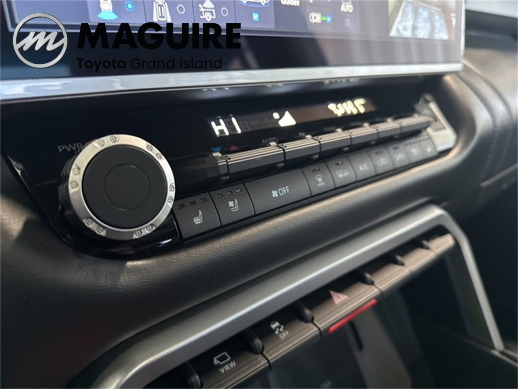 Used 2025 Toyota Tundra Platinum image 14