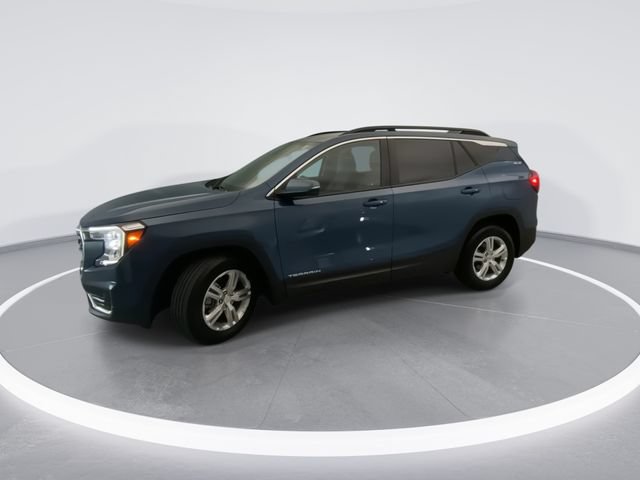 Used 2024 GMC Terrain SLE w/ Driver Convenience Package FWD image 2
