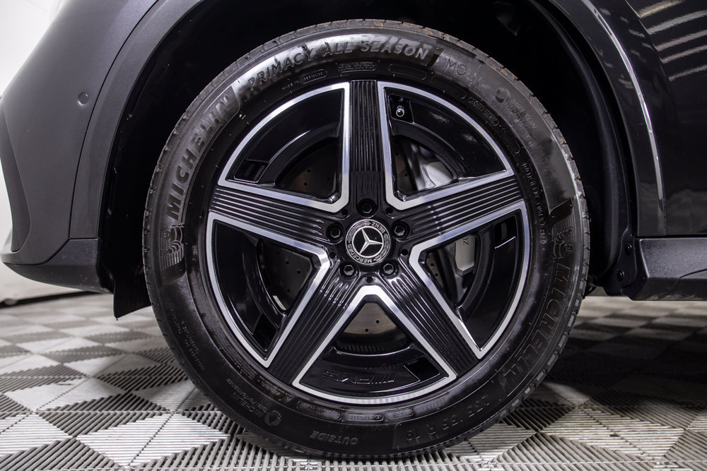Used 2025 Mercedes-Benz GLC 300 4MATIC w/ AMG Line image 35