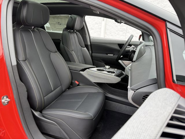 New 2025 Cadillac Optiq Sport 2 w/ LPO, Floor Liner Package AWD/4WD image 31