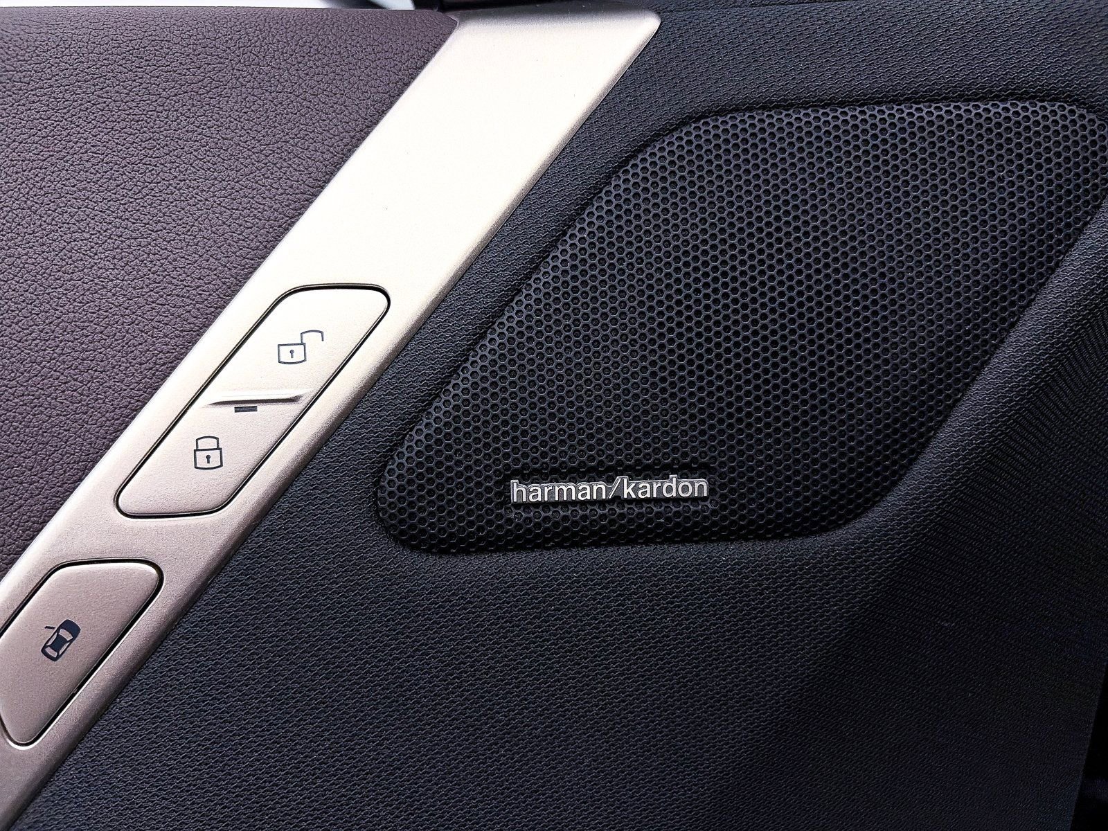 Used 2023 BMW iX xDrive50 w/ Sport Package image 5