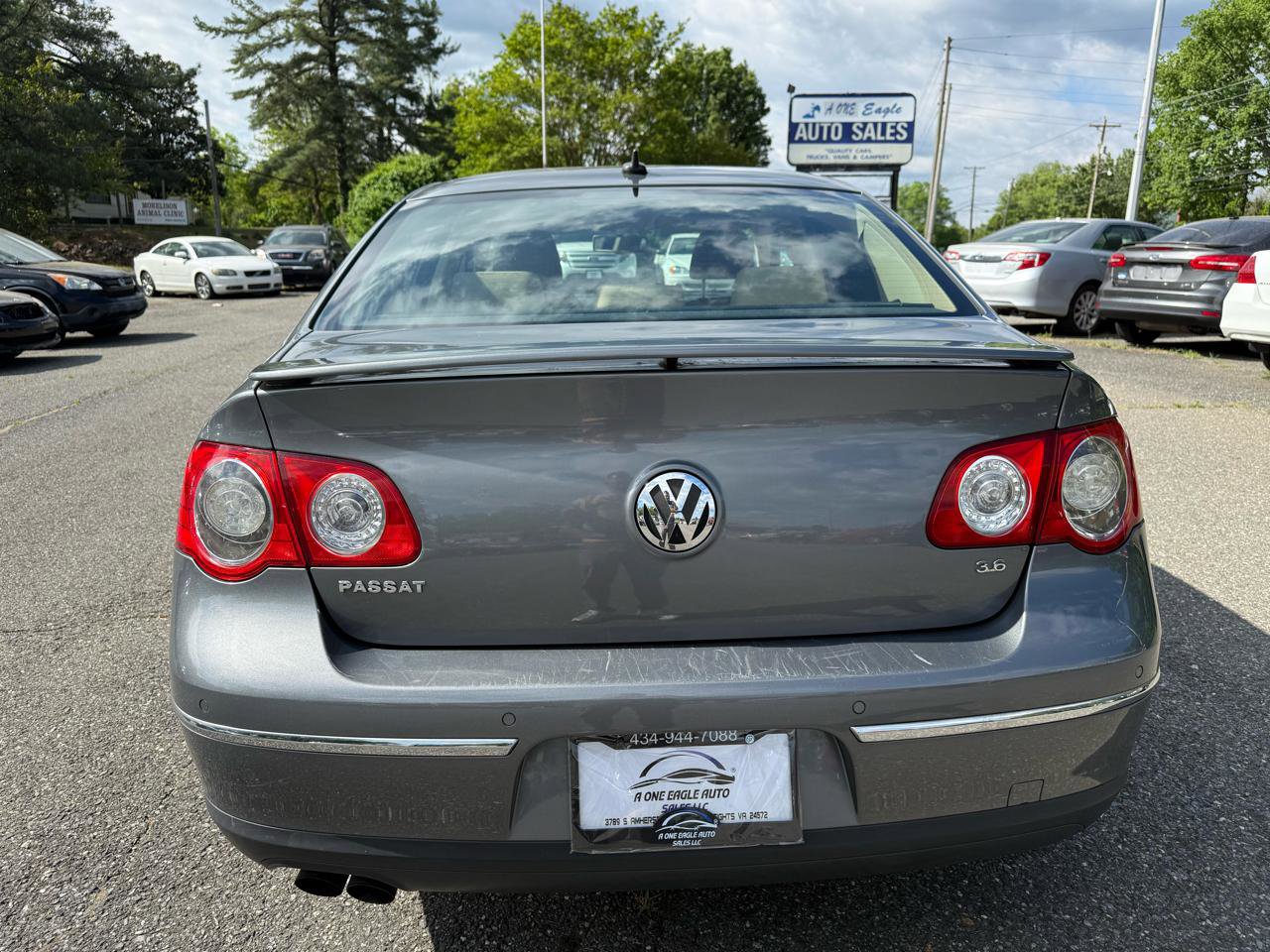 Used 2008 Volkswagen Passat VR6 FWD image 6