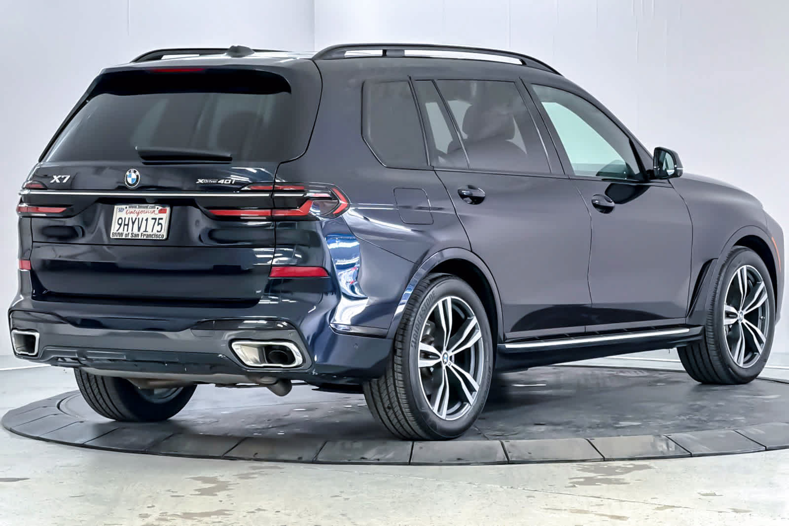 Used 2024 BMW X7 xDrive40i w/ M Sport Package AWD/4WD image 2