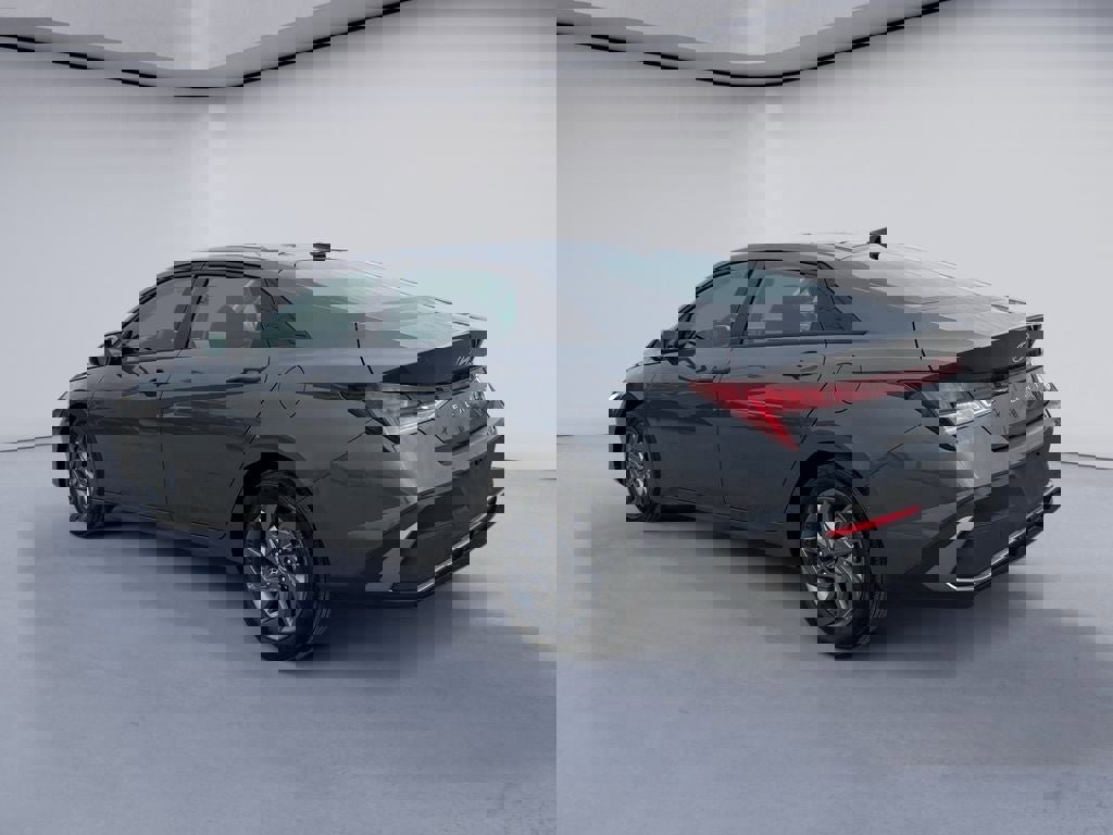 Used 2024 Hyundai Elantra Blue image 3