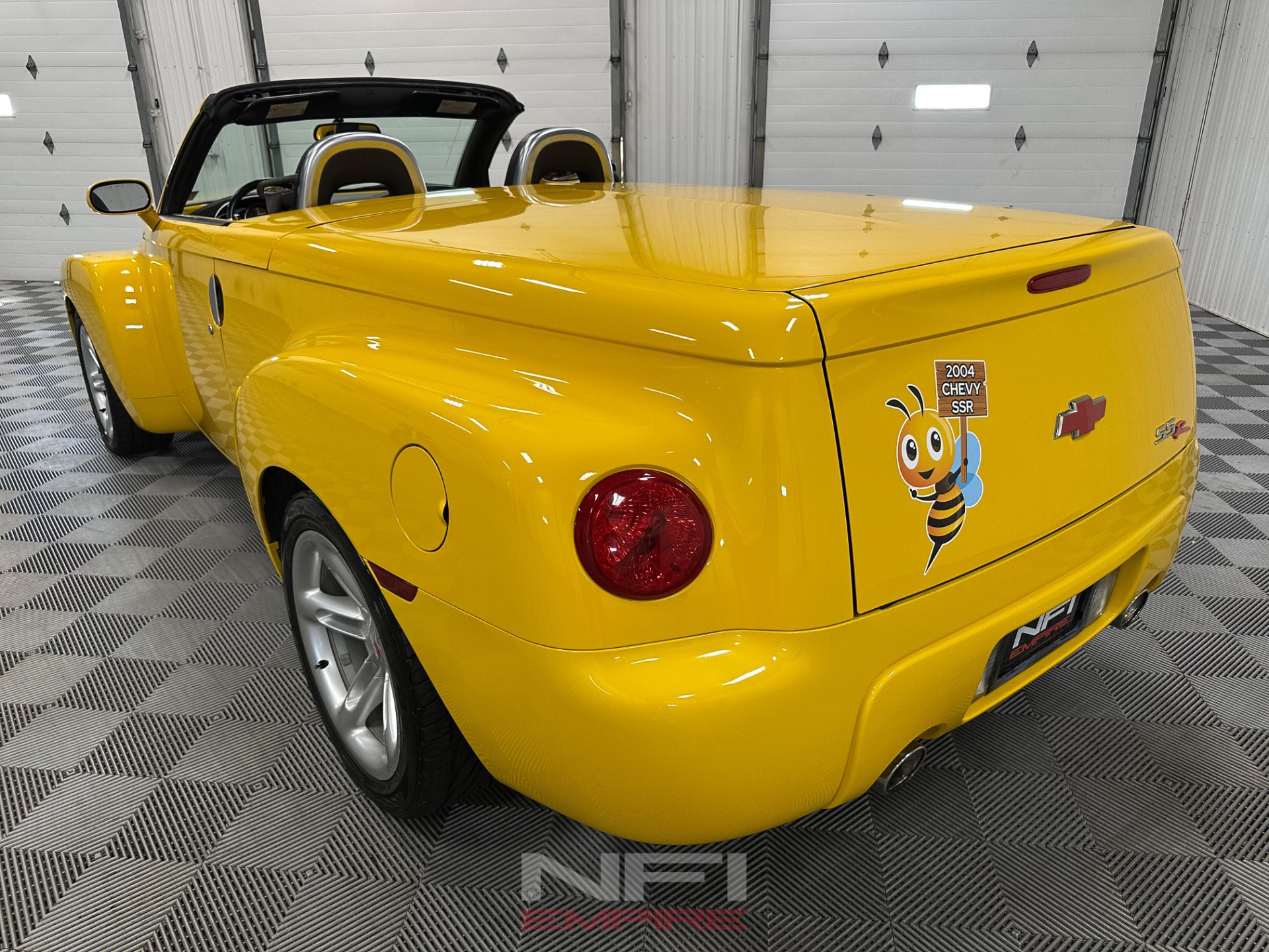 Used 2004 Chevrolet SSR w/ Preferred Equipment Group RWD image 18
