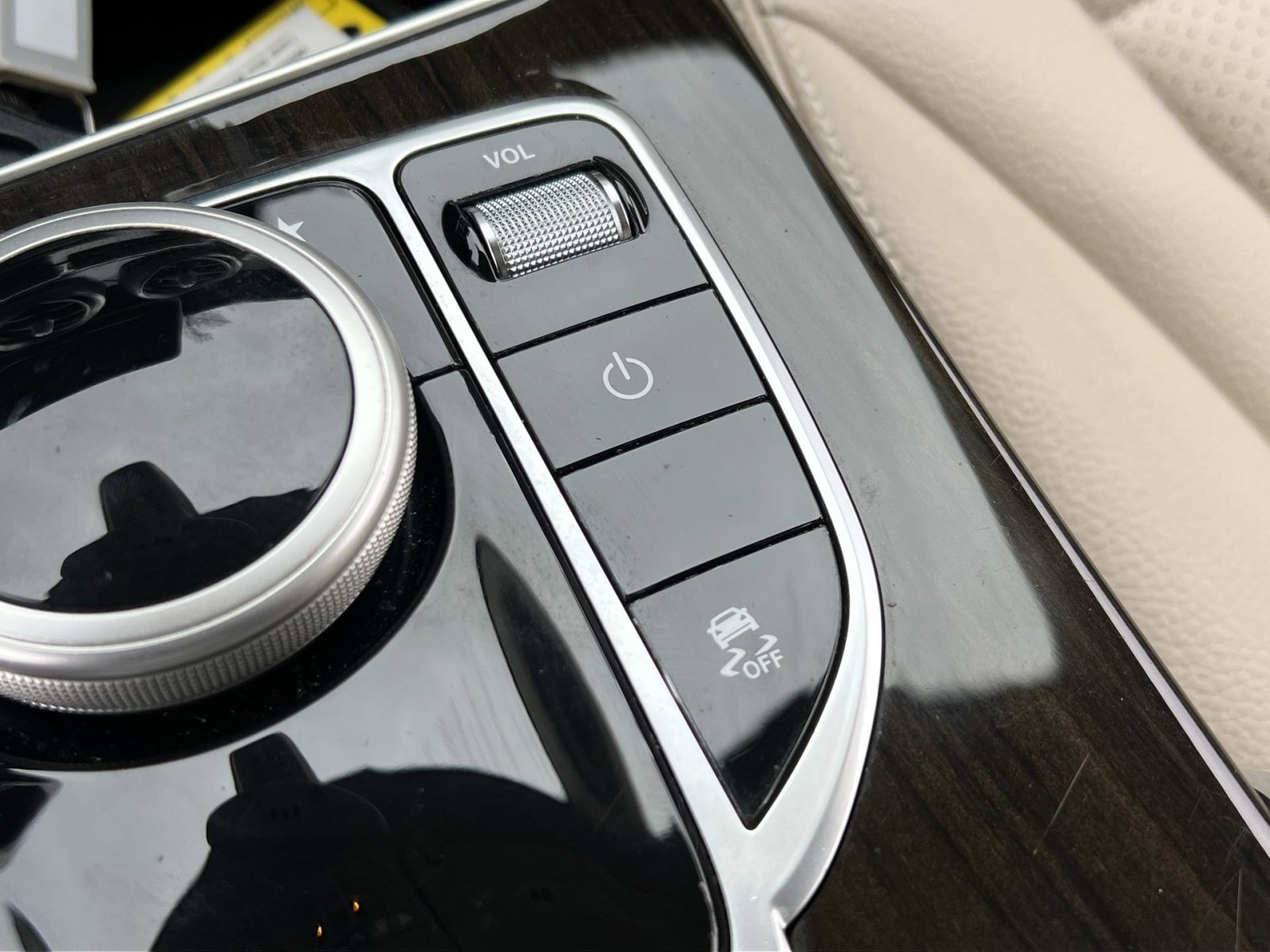 Certified 2019 Mercedes-Benz GLC 300 4MATIC image 33