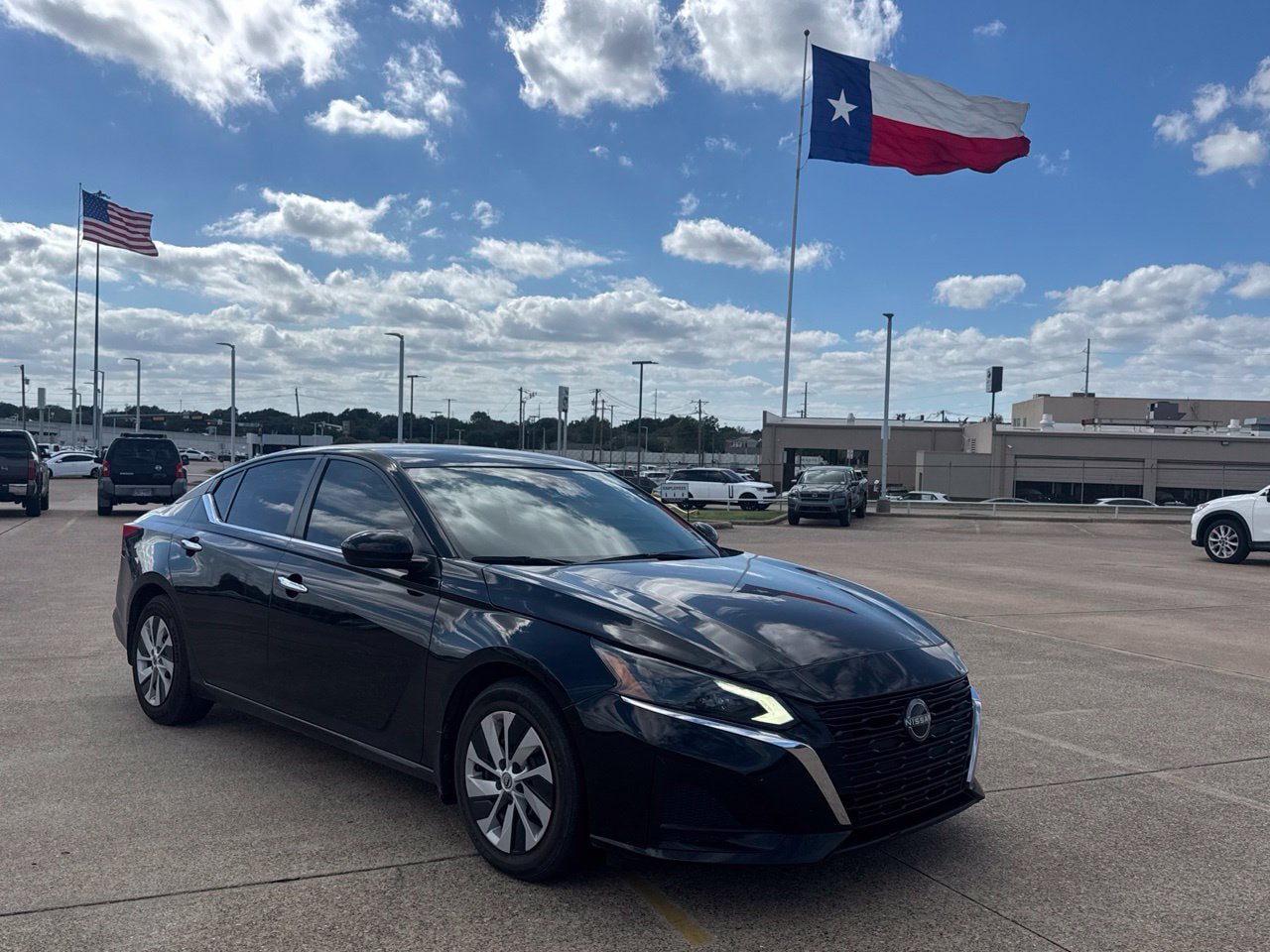 Used 2023 Nissan Altima 2.5 S FWD image 1