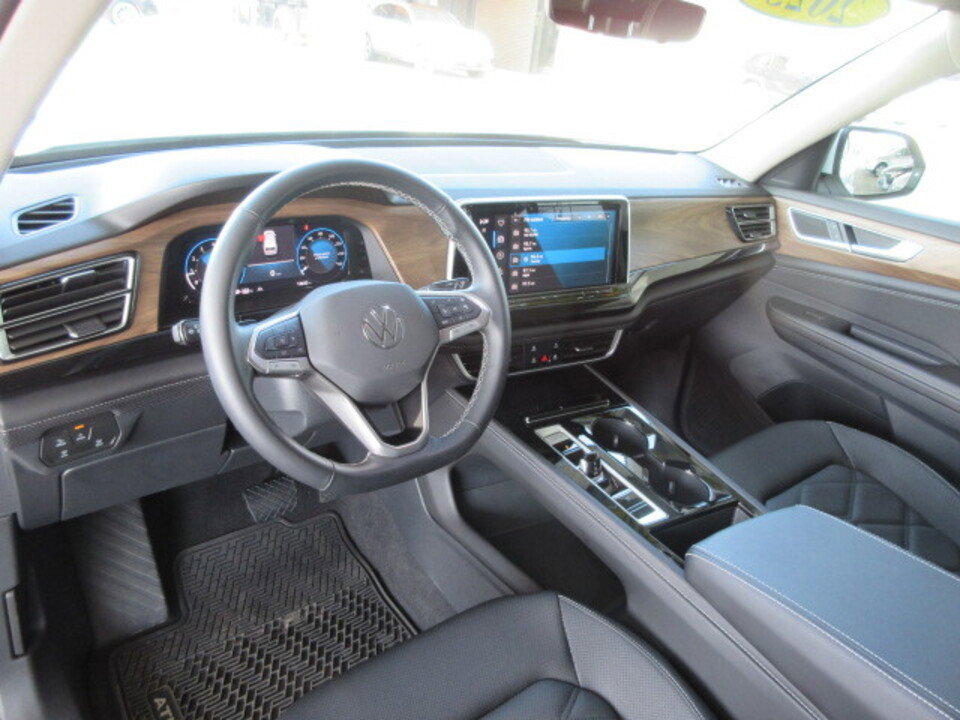 Used 2025 Volkswagen Atlas SE image 14