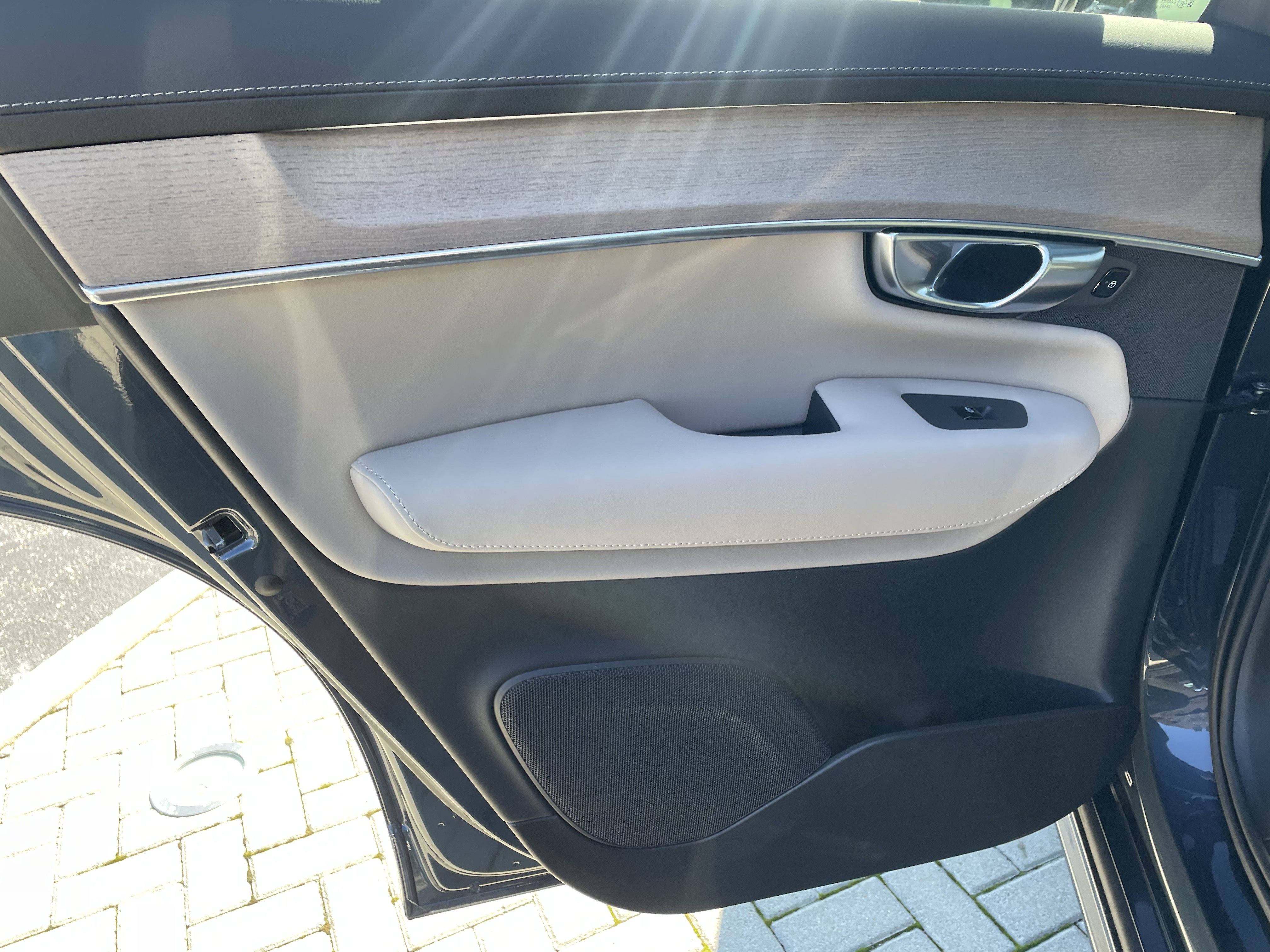 New 2026 Volvo XC90 B6 Core image 11