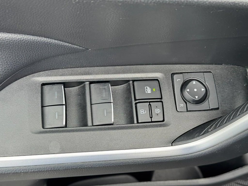 Used 2025 Toyota RAV4 XLE AWD/4WD image 22