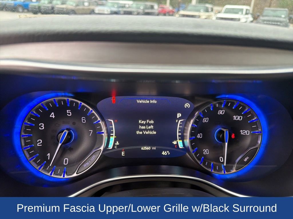 Used 2023 Chrysler Pacifica Limited w/ Uconnect Theater Family Group image 24