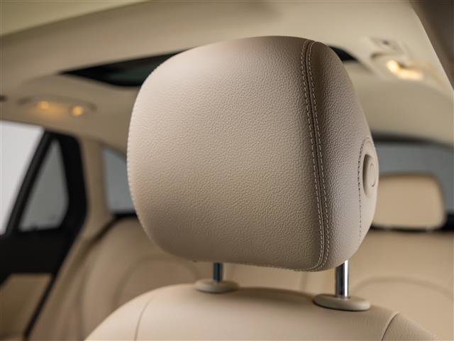 Used 2021 Mercedes-Benz GLC 300 SUV image 16