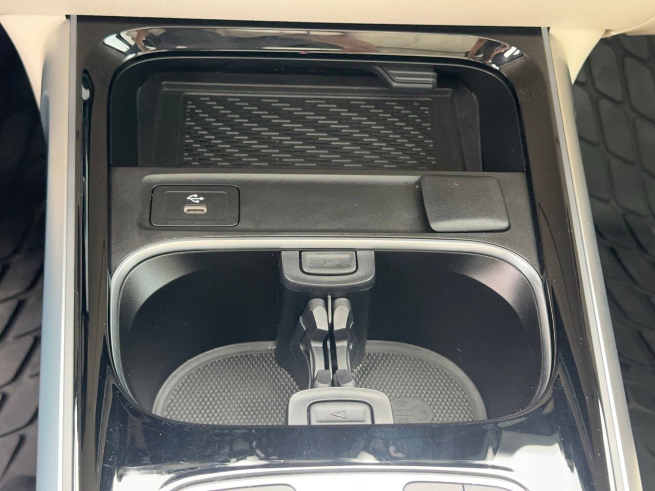Used 2025 Mercedes-Benz EQB 250+ image 34