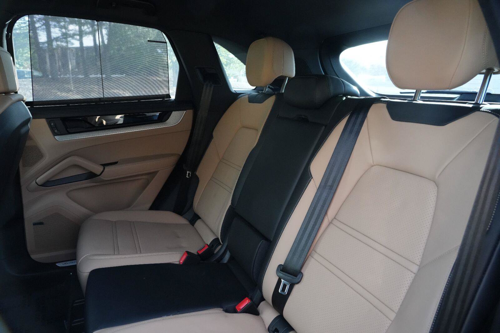 Used 2024 Porsche Cayenne AWD/4WD image 15