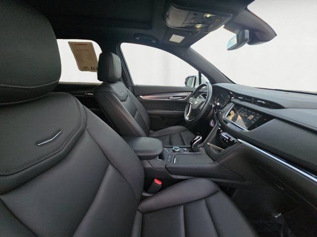 Certified 2025 Cadillac XT6 Luxury FWD image 15