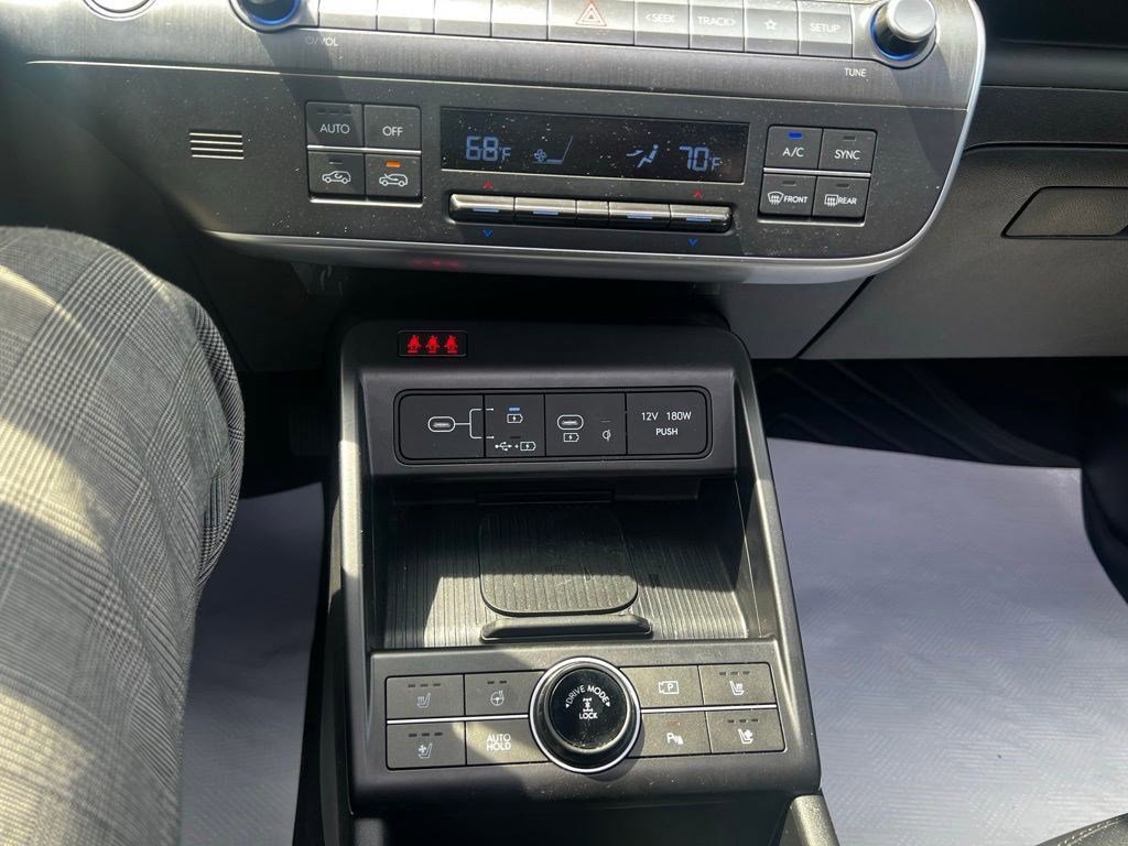 Certified 2025 Hyundai Kona Limited AWD/4WD image 10