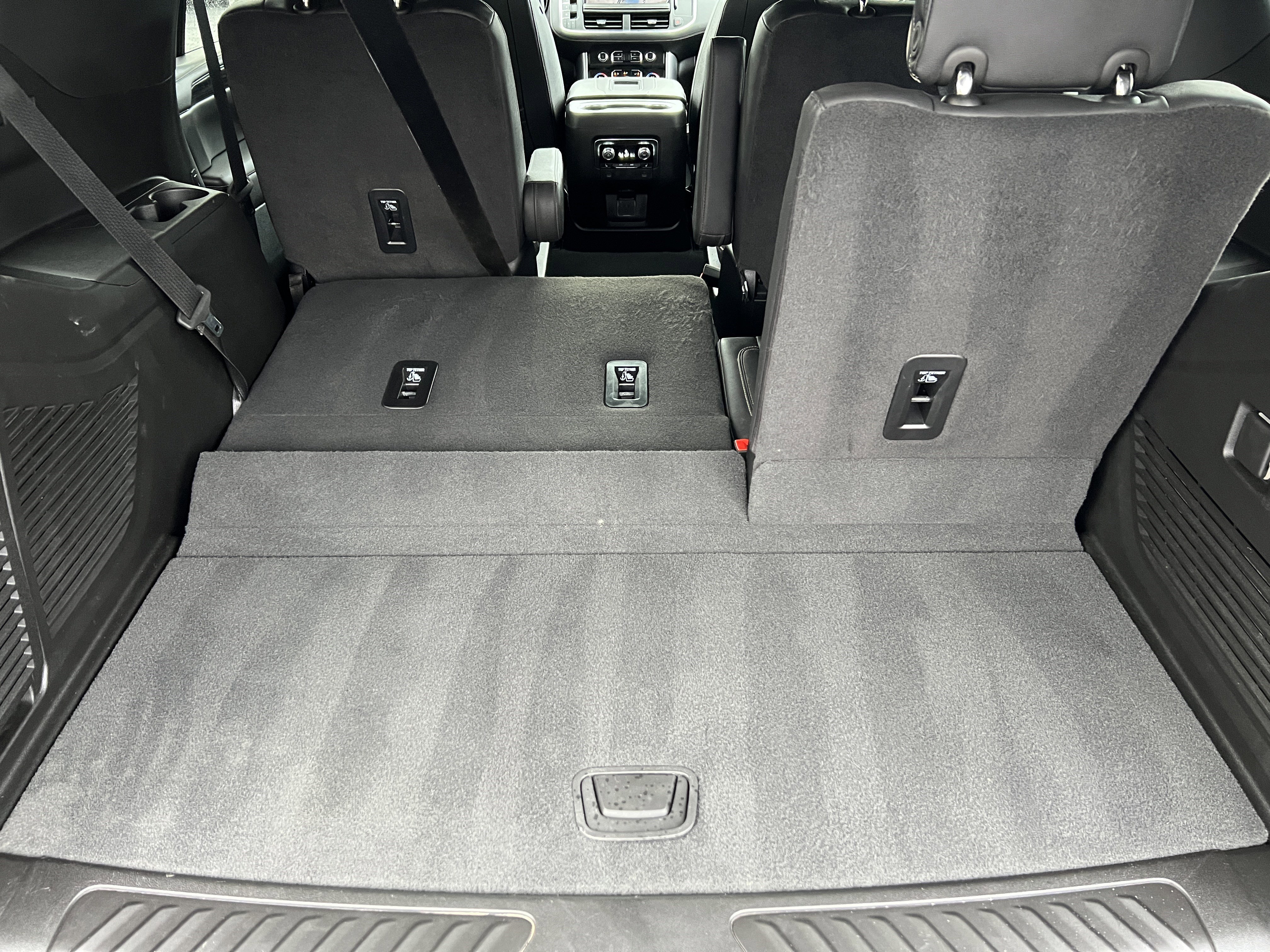 Used 2024 GMC Yukon SLT w/ SLT Luxury Package image 20