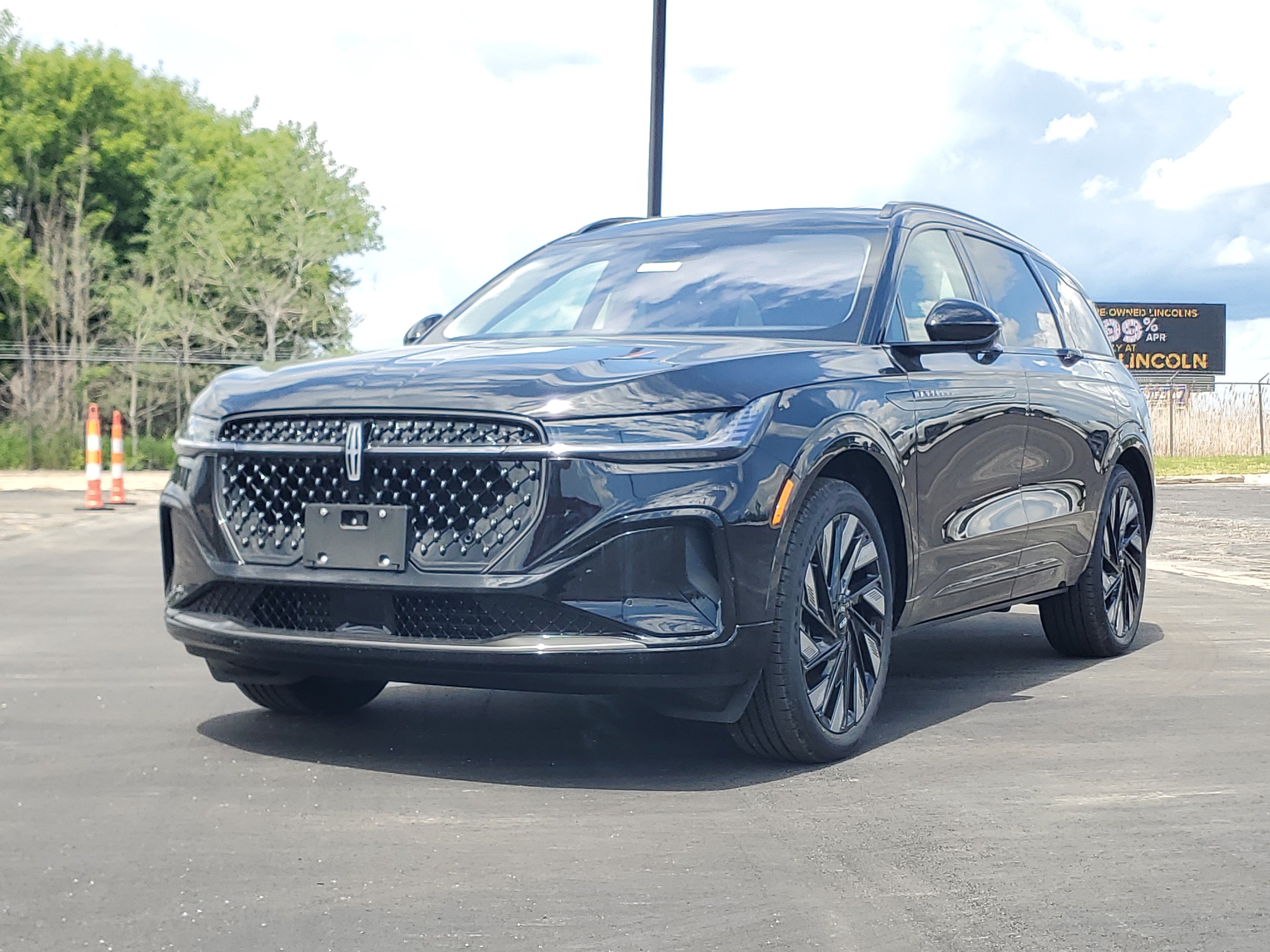 New 2026 Lincoln Nautilus Reserve w/ Jet Appearance Package AWD/4WD image 2