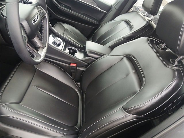 Used 2025 Jeep Grand Cherokee L Limited w/ Black Appearance Package image 11