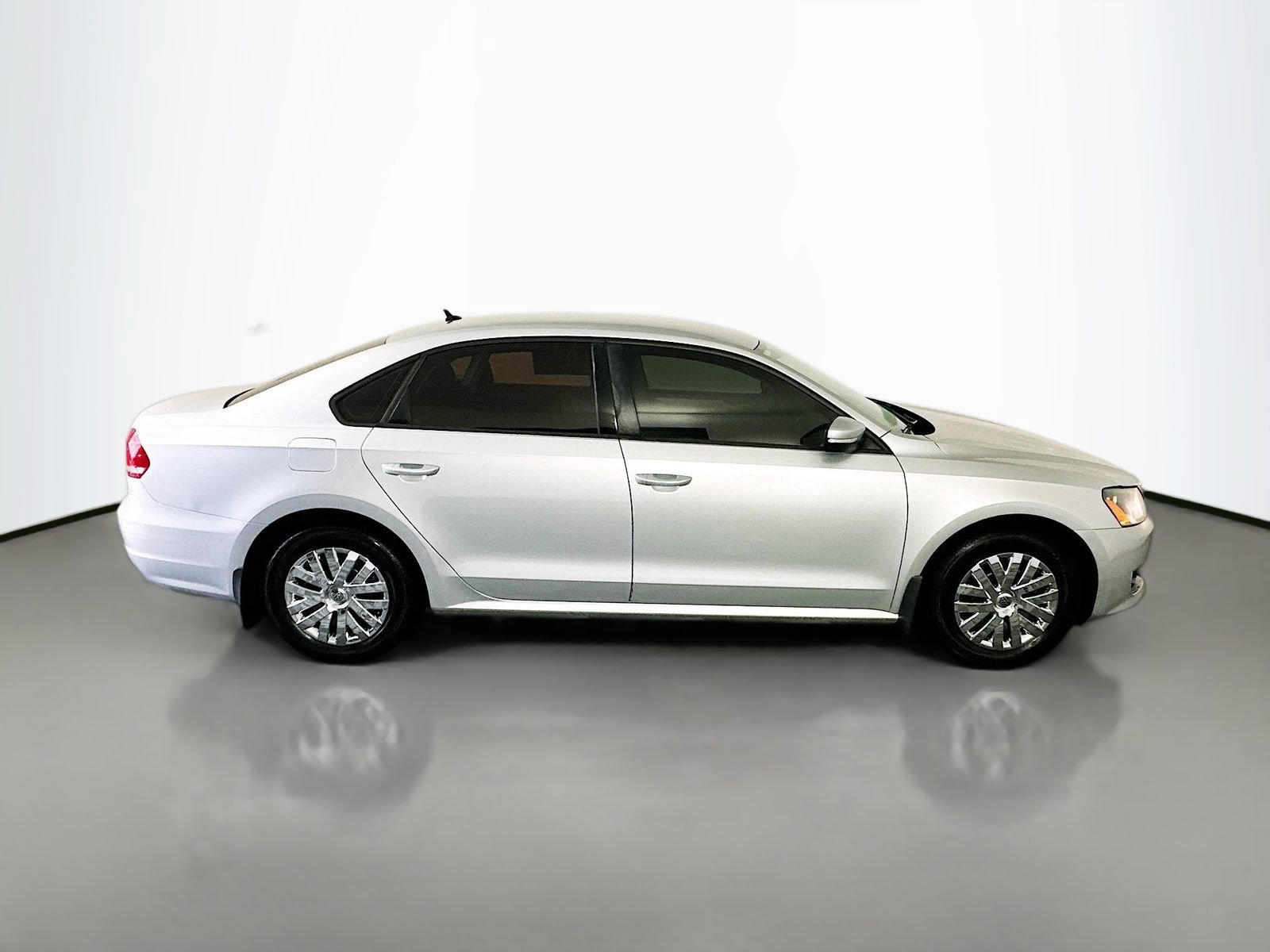 Used 2015 Volkswagen Passat 1.8T S FWD image 8