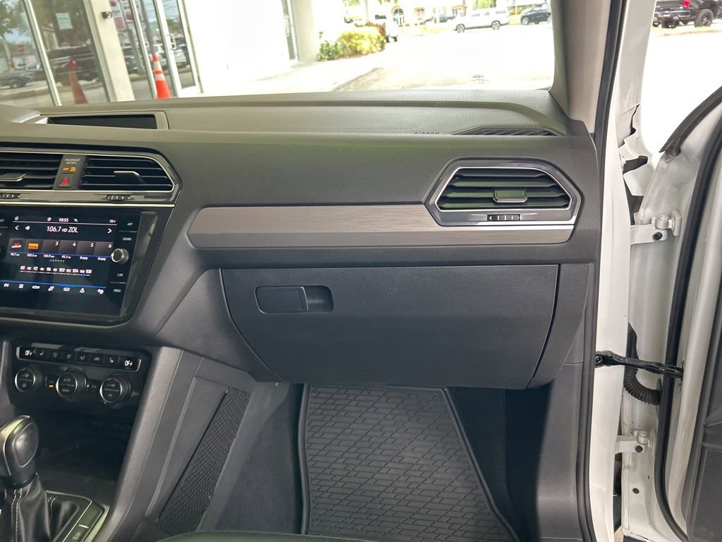 Used 2021 Volkswagen Tiguan SE image 19