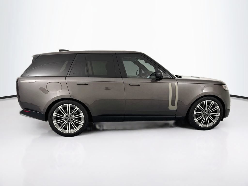 Used 2022 Land Rover Range Rover SE AWD/4WD image 4
