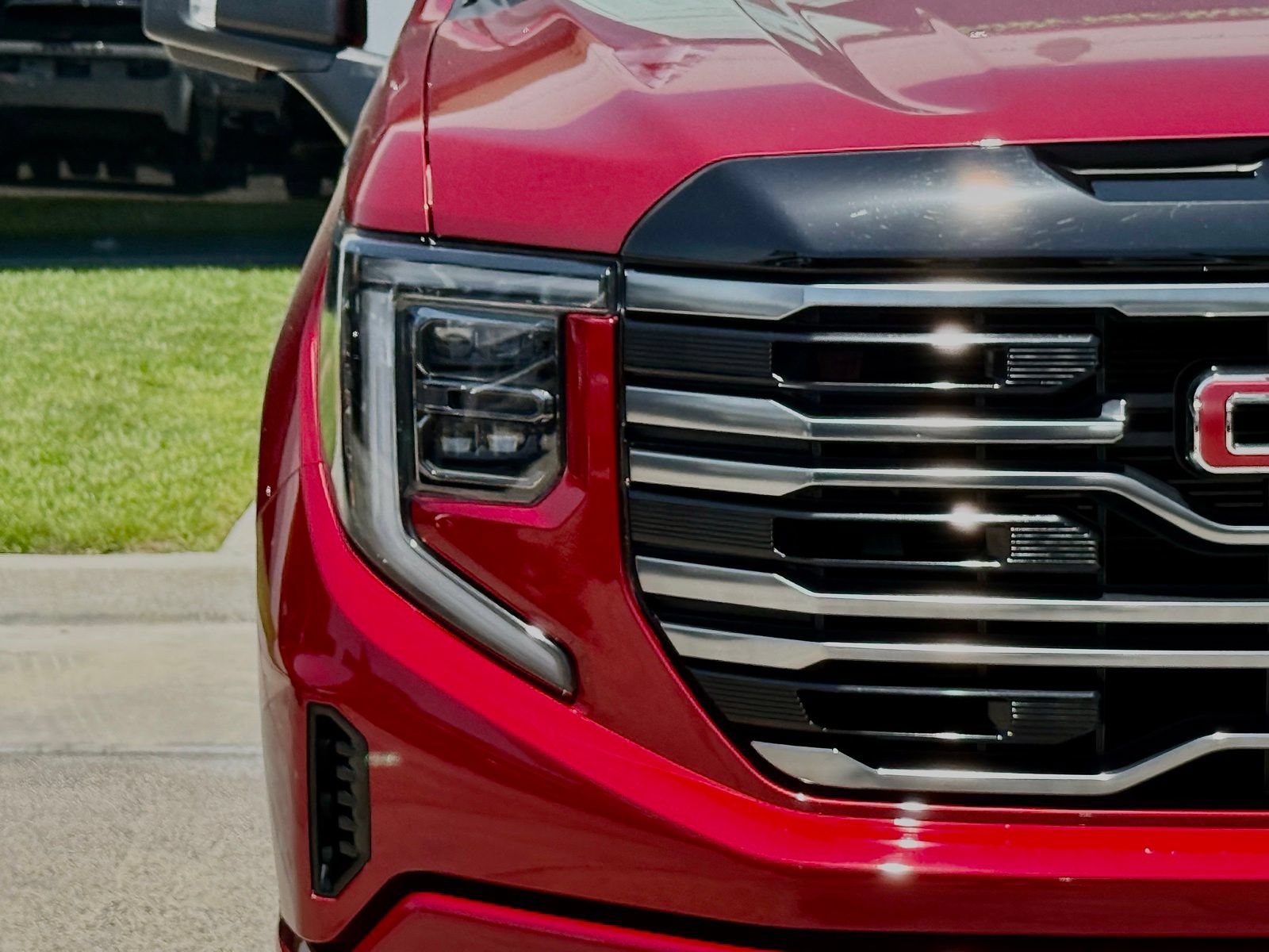 Used 2025 GMC Sierra 1500 AT4 w/ Technology Package AWD/4WD image 7