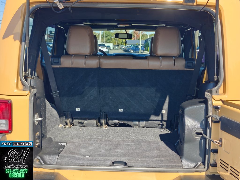 Used 2014 Jeep Wrangler Unlimited Sahara w/ Connectivity Group AWD/4WD image 18
