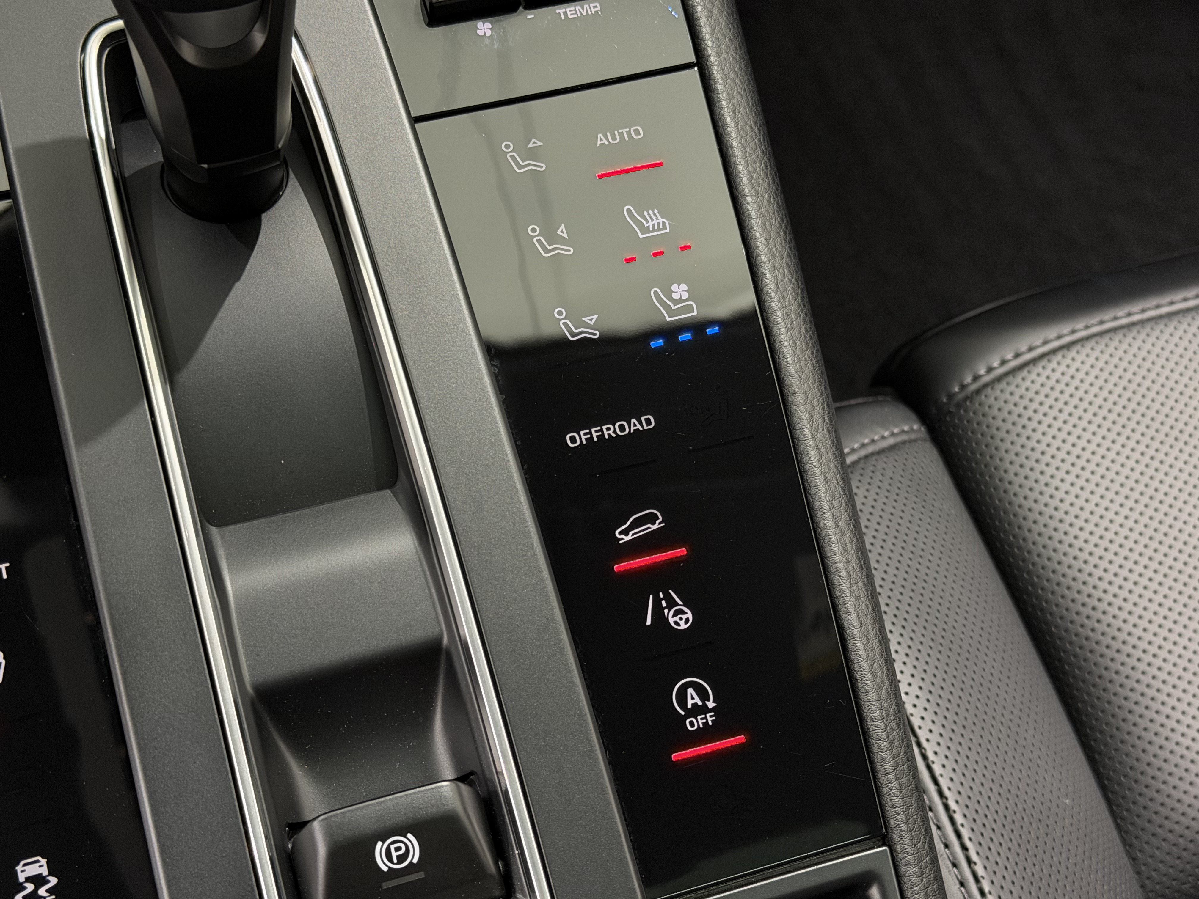 Certified 2024 Porsche Macan S AWD/4WD image 40