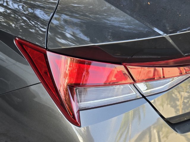 Used 2025 Hyundai Elantra SE FWD image 8