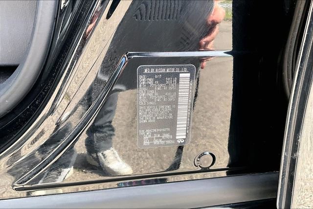 Used 2017 INFINITI QX80 4WD w/ Driver Assistance Package image 36