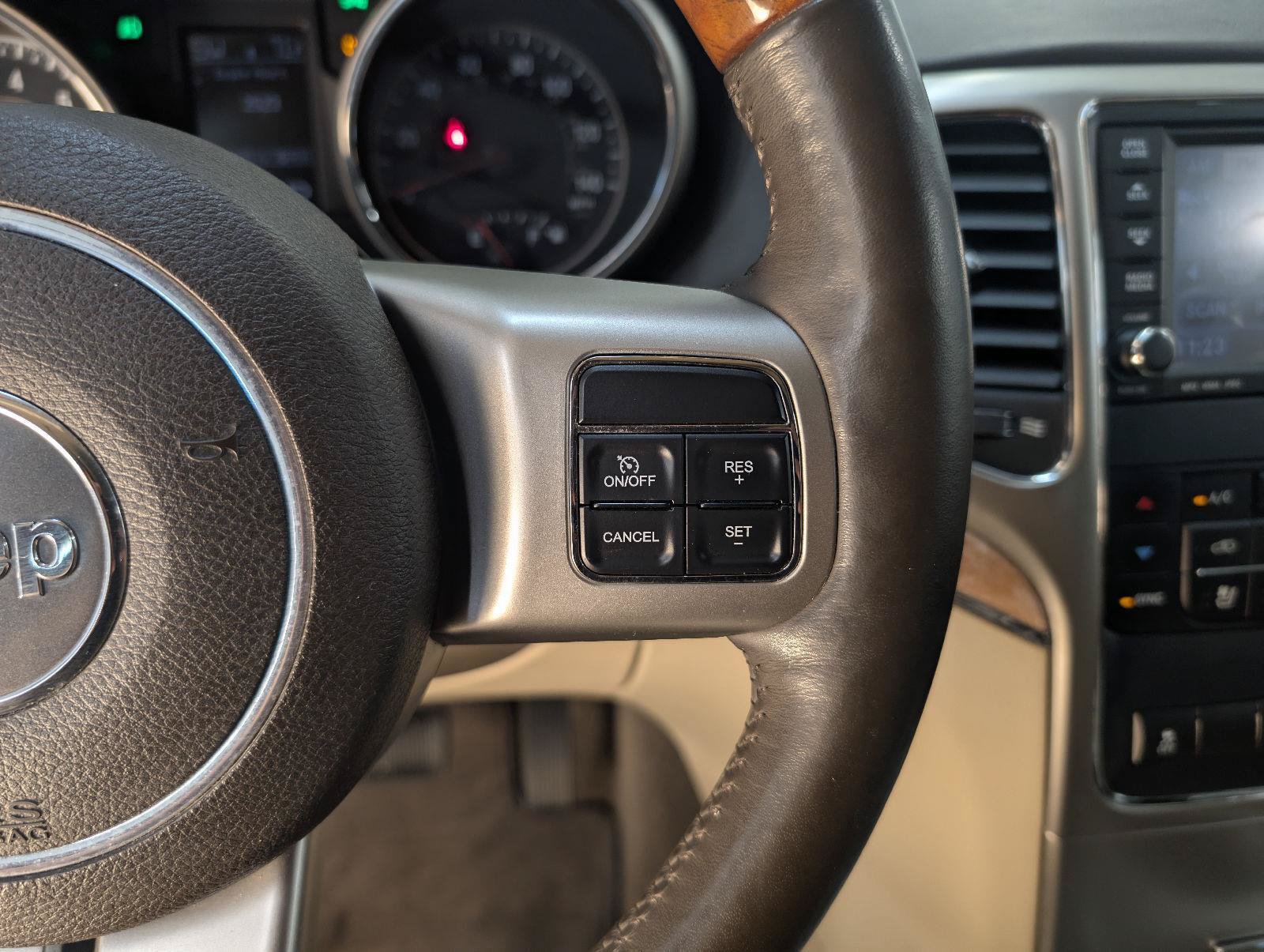 Used 2011 Jeep Grand Cherokee Overland AWD/4WD image 23
