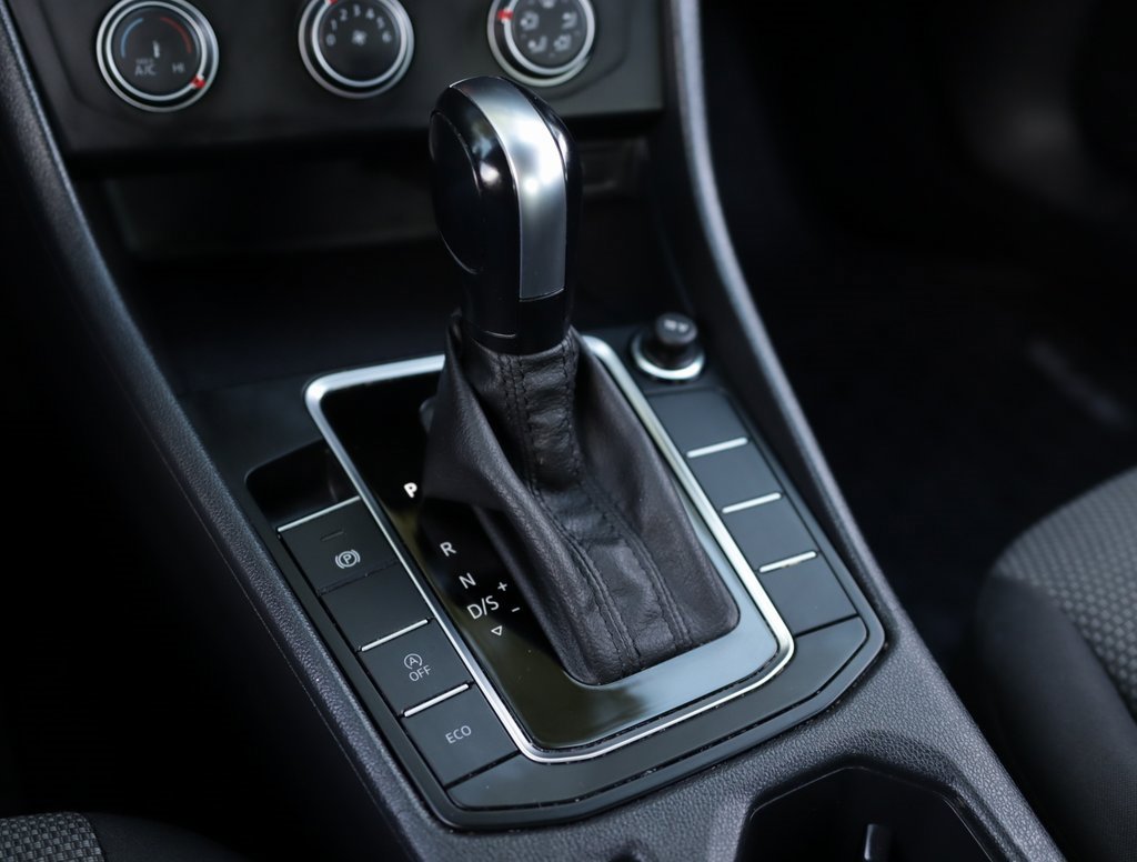 Used 2020 Volkswagen Jetta S w/ Driver Assistance Package image 16