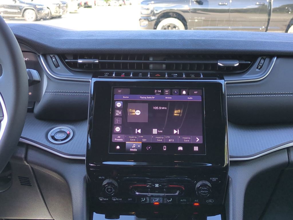 New 2025 Jeep Grand Cherokee L Laredo image 18