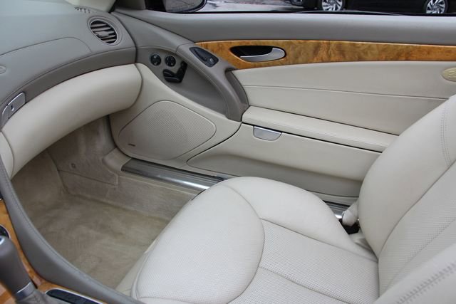 Used 2008 Mercedes-Benz SL 550 image 32