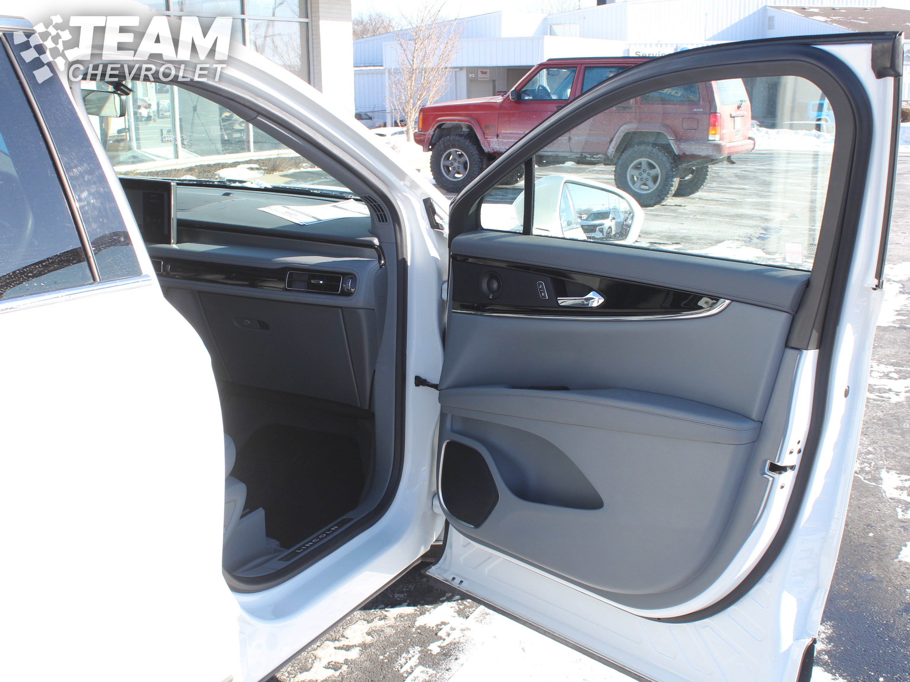 Used 2022 Lincoln Nautilus Reserve image 27