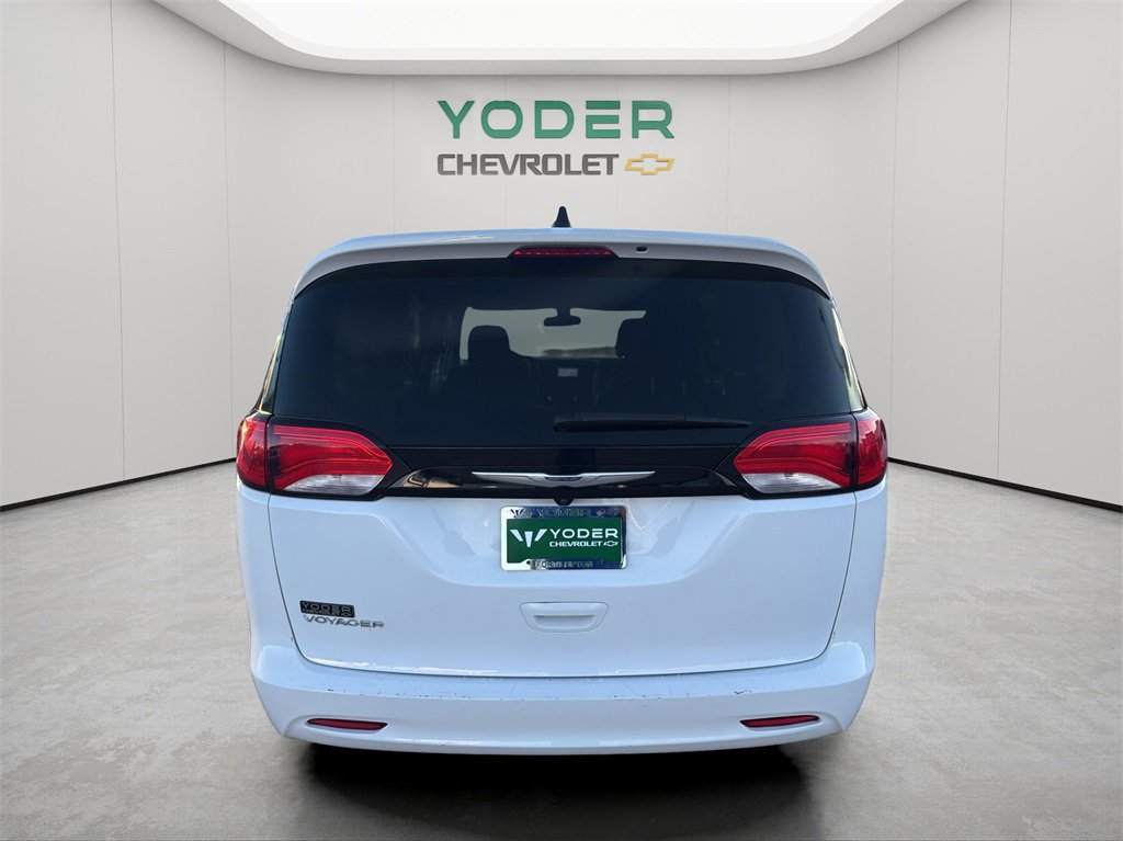 Used 2022 Chrysler Voyager LX image 14