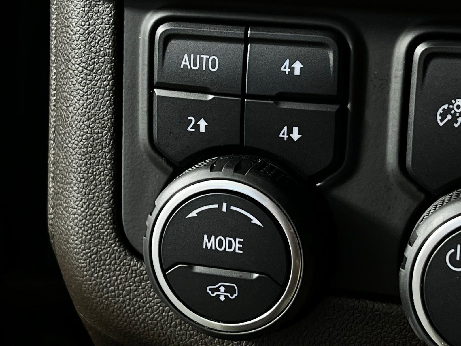 Used 2023 Chevrolet Tahoe Z71 w/ Z71 Off-Road Package AWD/4WD image 24