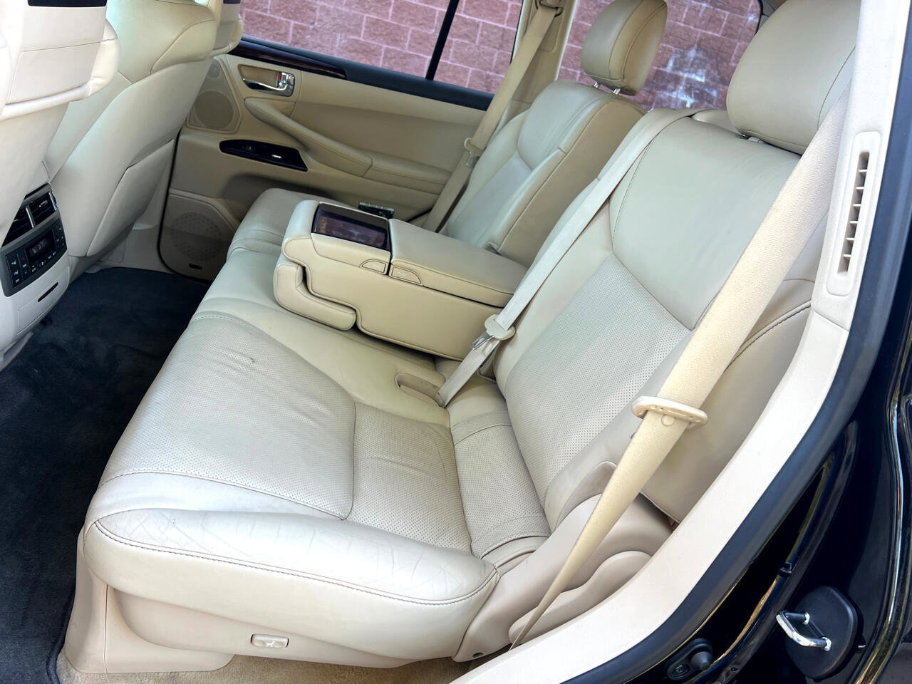 Used 2013 Lexus LX 570 4WD w/ Luxury Pkg image 17